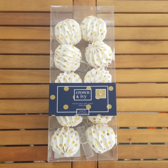 crown & ivy Other - Crown and Ivy Garland